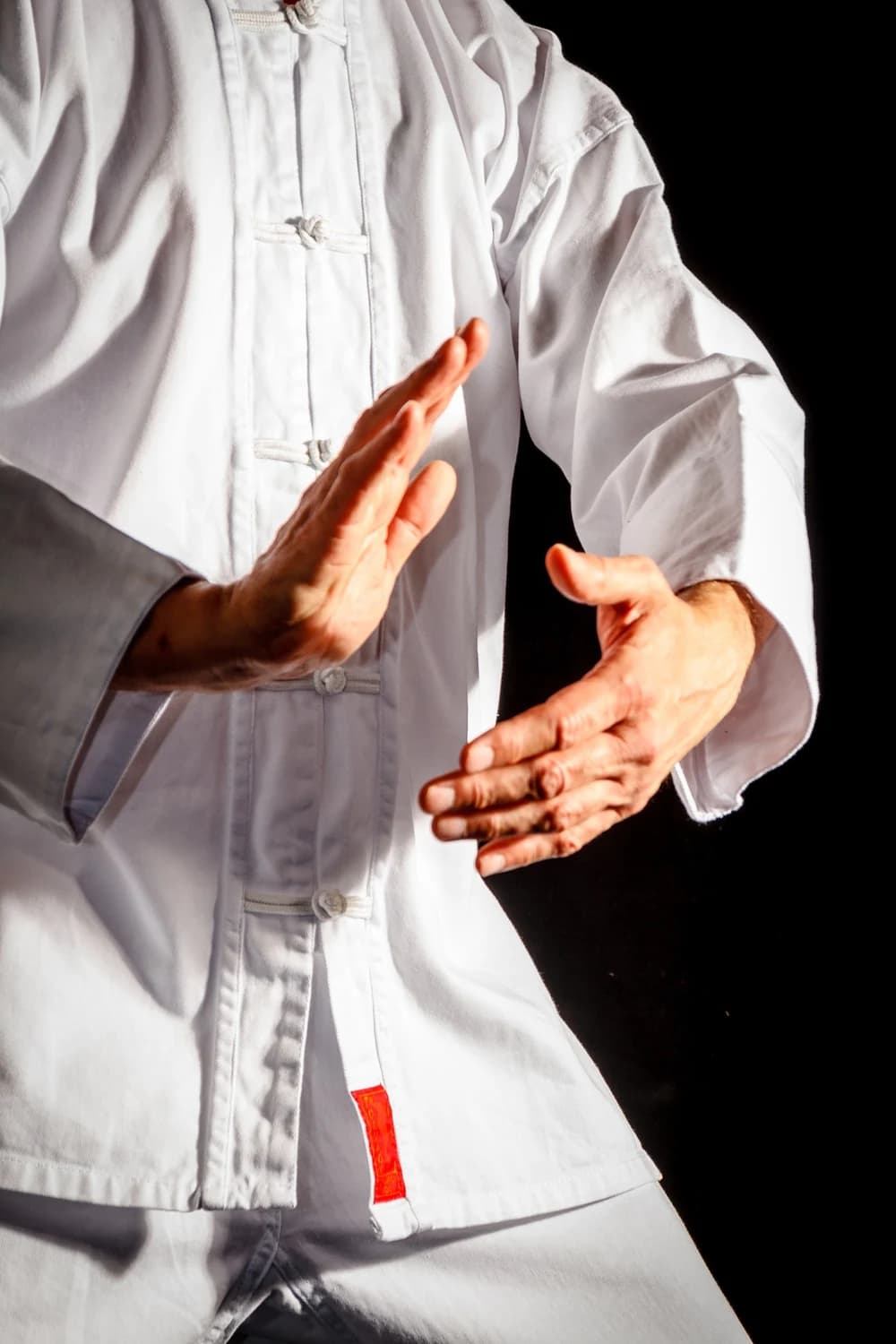 Tai Chi Chuan — art martial interne en tenue blanche